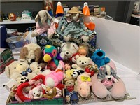 LARGE GROUP OF PLUSH ANIMALS OF ALL KINDS
