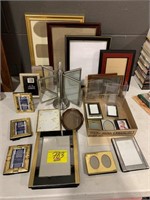 LARGE GROUP OF PICTURE FRAMES & PHOTO ALBUMS