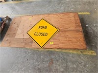 (2) PIECES OF PLYWOOD AND ROAD CLOSED SIGN
