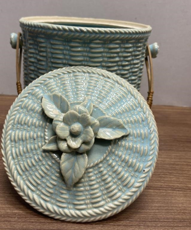 Porcelain Pottery Basket w/Lid