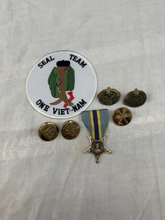 Vietnam Patch & Pins
