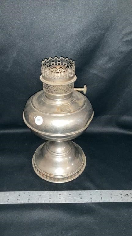 Silver color oil lamp, not tested, no globe