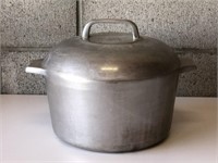 Wagner Ware Magnalite 6 qt. Pot with Lid