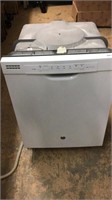 GE White Dishwasher M10B