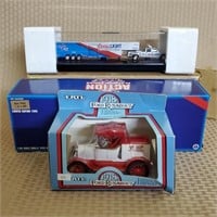 Kyle Petty 1995 1:64 Scale Dually w/ Show Trailer