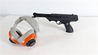 (1) Daisy Model 188 BB Gun & Safety Gear Set