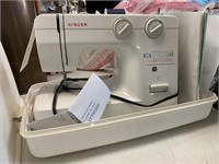 SINGER MODEL 1120 ELECTRIC PORTABLE SEWING MACHINE