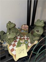 A FROG PICNIC (GARDEN STATUE) CANNOT BE SHIPPED