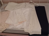 6 tablecloths tan white Beige