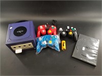 Electronic lot with: a Nintendo game cube with 64m