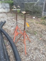Pipe stand and pipe roller