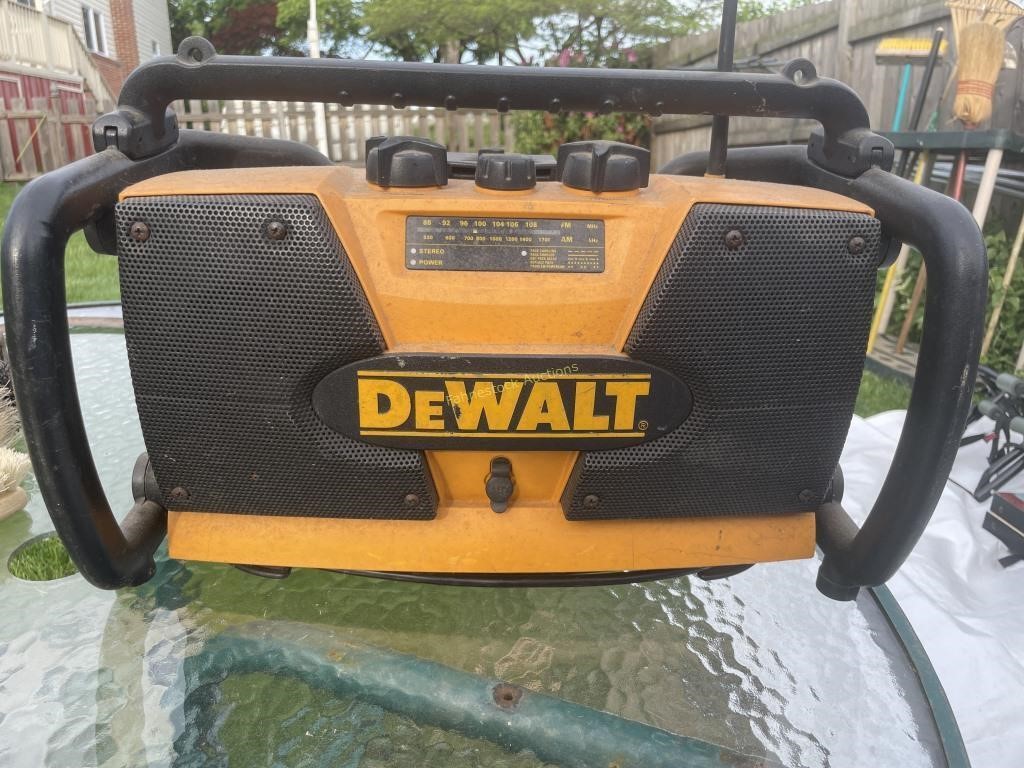 Dewalt 18 volt worksite radio / charger