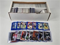 MIXED LOT OF MODERN SPORTS CARDS