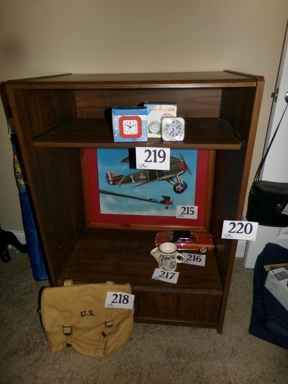 SMALL ENTERTAINMENT CABINET