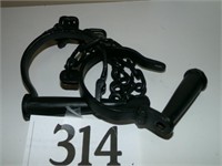 REPRODUCTION SHACKLES WITH KEY