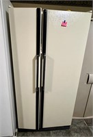 Kenmore Refrigerator/Freezer - side by side