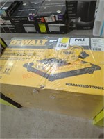 DeWalt 10" heavy duty wet tile saw