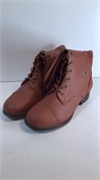 New Daily Shoes Size 9 Boots