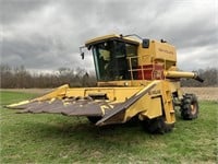 NEW HOLLAND TR 86 WITH 974 CORN HEAD