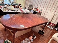 Dining Room Table  With 2 Leaves(DR)