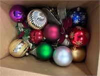 LARGE BOX LARGE CHRISTMAS BALLS