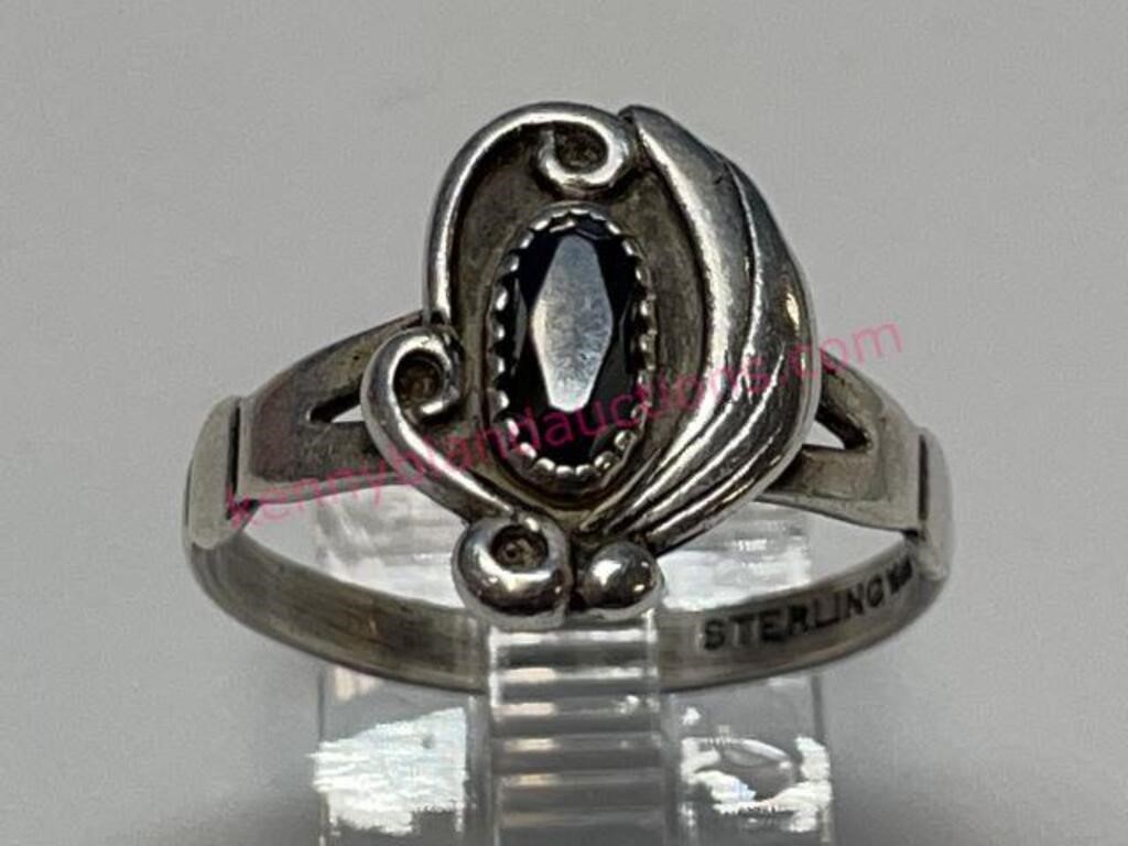 Sterling silver black onyx ring sz 7 (2.5g)