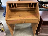 Smaller cute desk w/drawer (31in W x 40in T)