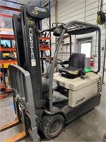 Crown Electric Forklift With Charger