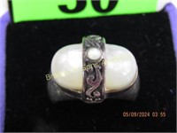 LADIES STERLING SILVER AND MOTHER OF PEARL RING