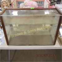 ANTIQUE 17' X 25" TABLE TOP DISPLAY CASE