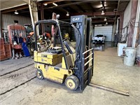 OFFSITE MELFORT: CAT T40D Forklift