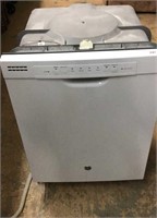 GE White Dishwasher M10B