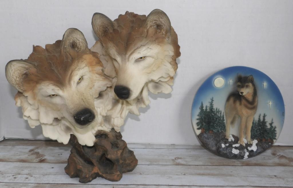 WOLF HEADS STATUE & WOLF 3D DECORATIVE PLATE