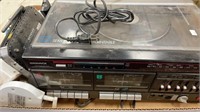 Magnavox turntable stereo tape deck powers on