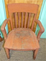 VINTAGE ARTS/CRAFTS STYLE WOODEN CAPTAINS CHAIR