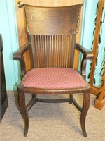 VINTAGE WOODEN CAPTAINS CHAIR WITH PADDED SEAT