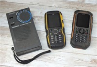 2 SONIM CELL PHONES & MAGNAVOX RADIO