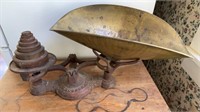 Antique cast-iron 10 pound weight scale, with the