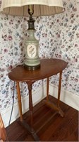 Antique oval side table, with a handpainted