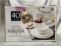 Mikasa Olivia 40 Piece Bone China Set (Pre-owned)