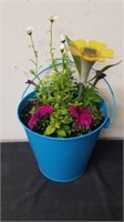 10x 9-in metal pail with flowers and a solar