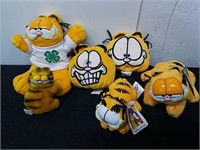 Group of vintage small Garfield plush toys