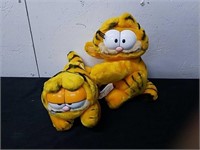 10-in and 5-in vintage plush Garfields