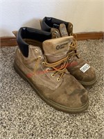 Sz 10 outdoor shoes  (living room)