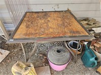 Gardening table (side yard)