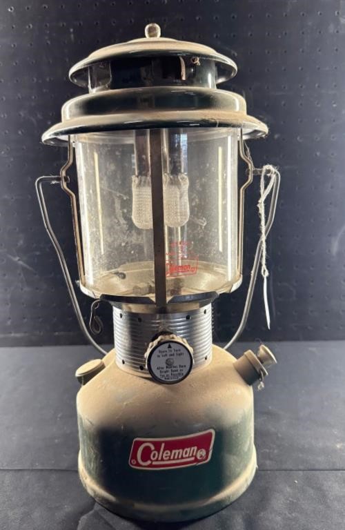 Vintage Colman Model 220F 1-73 Lantern