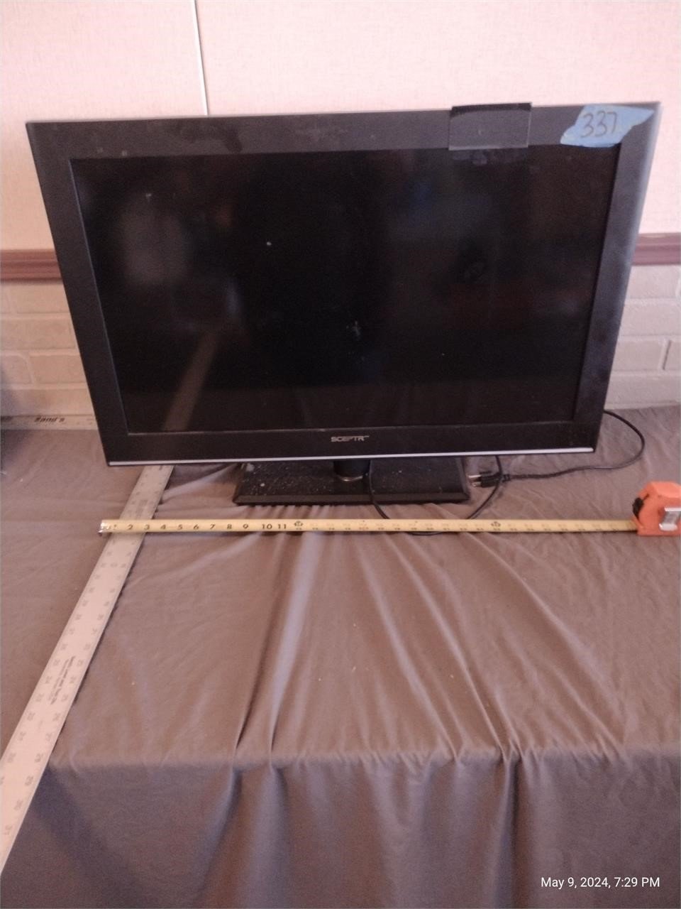 32" flat screen TV