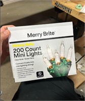 Merry Brite 46.5' Heavy Duty 200 Count Mini Lights
